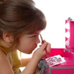 girl-putting-on-makeup